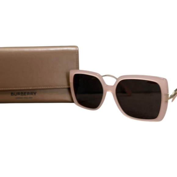 New! Authentic Burberry Blush Sunglasses with Brown Case - Picture 1 of 4